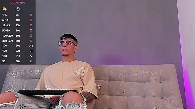 Snapshot of iamcamiloo_ chatting on 1, 1, 2025 iamcamiloo online show from 1, 1, 2025