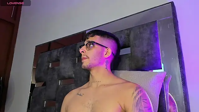 Snapshot of iamcamiloo_ chatting on 19, 3, 2025 iamcamiloo online show from 19, 3, 2025