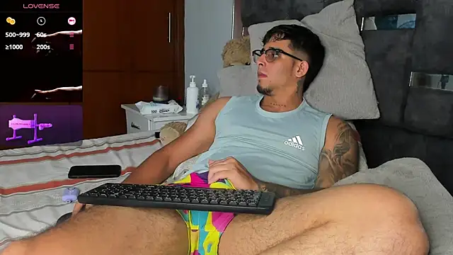 Snapshot of iamcamiloo_ chatting on 18, 9, 2025 iamcamiloo online show from 18, 9, 2025