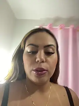 Snapshot of lariic chatting on 28, 1, 2025 lariic online show from 28, 1, 2025