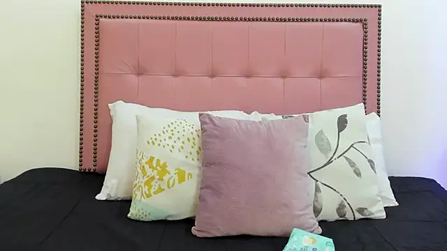 CarolinaGlamour online show from 10, 2, 2025