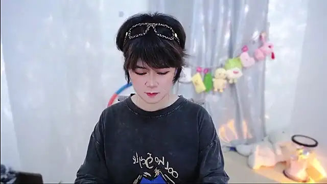 Snapshot of Fan_ting chatting on 1, 11, 2025 Fan ting online show from 1, 11, 2025