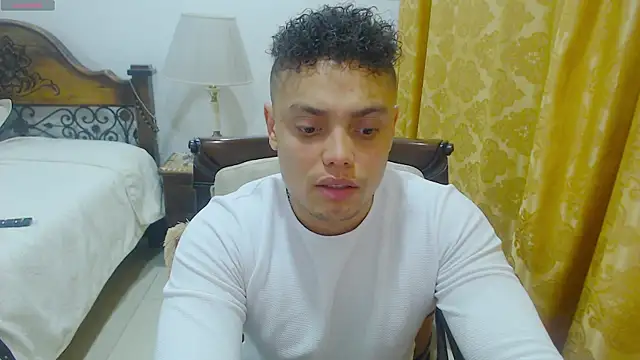 Booy Hott online show from 4, 3, 2025