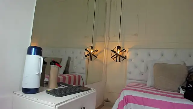 Snapshot of Slut_Milf_ chatting on 21, 12, 2024 Slut Milf  online show from 21, 12, 2024