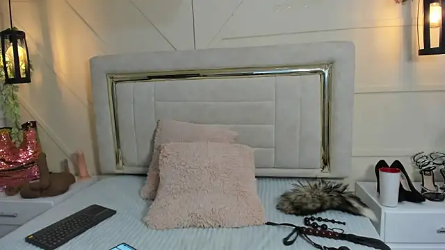 Snapshot of Slut_Milf_ chatting on 5, 2, 2025 Slut Milf  online show from 5, 2, 2025