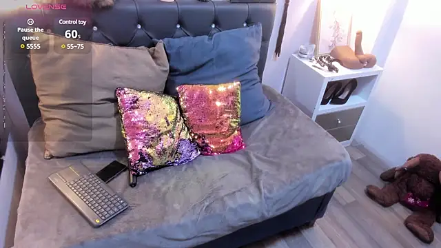 Snapshot of Slut_Milf_ chatting on 22, 2, 2025 Slut Milf  online show from 22, 2, 2025