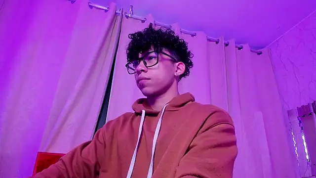 Snapshot of AkazaBoy_ chatting on 18, 12, 2025 AkazaBoy online show from 18, 12, 2025