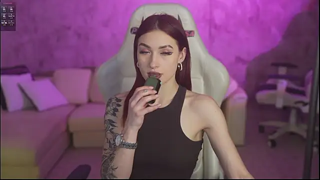 Magnetic Mia  online show from 26, 2, 2026