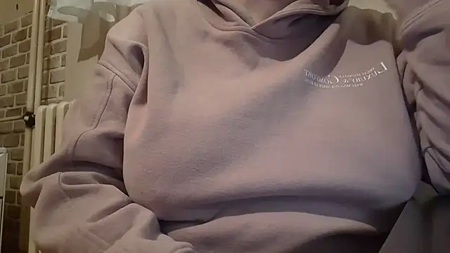 Snapshot of AalinnaK chatting on 22, 2, 2025 AalinnaK online show from 22, 2, 2025