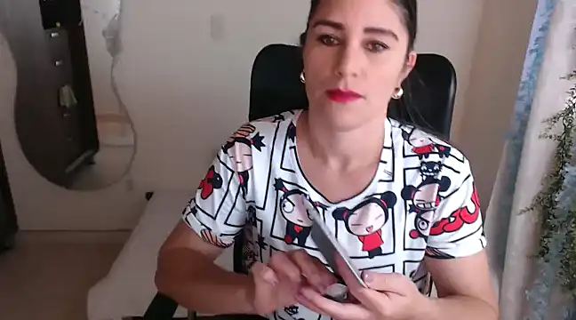 Snapshot of LUCY_LI chatting on 15, 12, 2024 LUCY LI online show from 15, 12, 2024