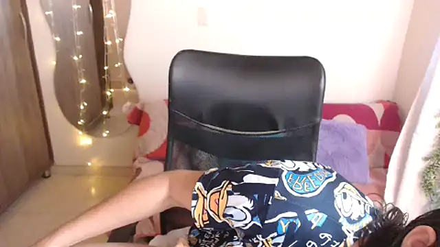 Snapshot of LUCY_LI chatting on 11, 1, 2025 LUCY LI online show from 11, 1, 2025