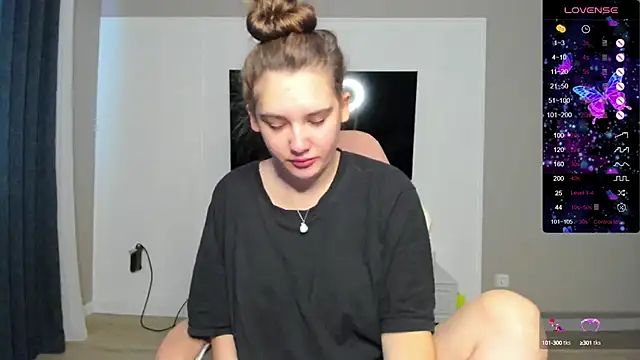 Holly Molii online show from 21, 9, 2025