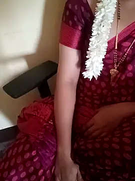 Snapshot of yourtamilcouple chatting on 4, 2, 2025 yourtamilcouple online show from 4, 2, 2025