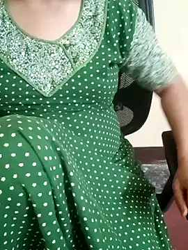 Snapshot of yourtamilcouple chatting on 5, 2, 2025 yourtamilcouple online show from 5, 2, 2025