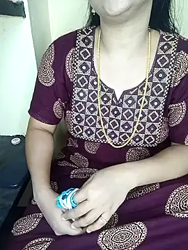 Snapshot of yourtamilcouple chatting on 5, 10, 2025 yourtamilcouple online show from 5, 10, 2025