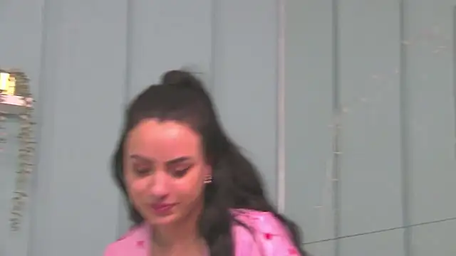 ElyzaIbarra online show from 8, 3, 2025