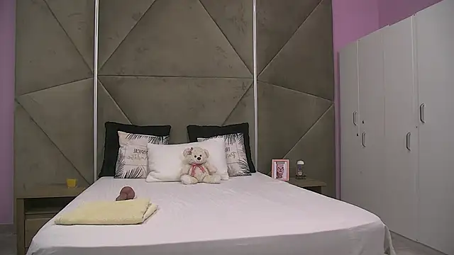 ElyzaIbarra online show from 17, 9, 2025