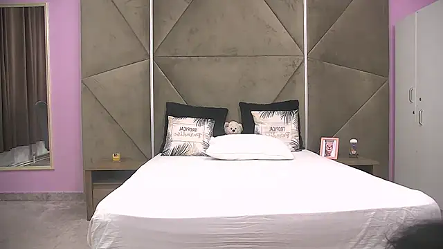 ElyzaIbarra online show from 23, 9, 2025