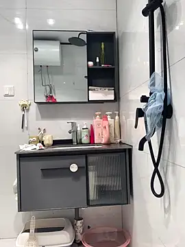 Aimeil online show from 4, 3, 2025