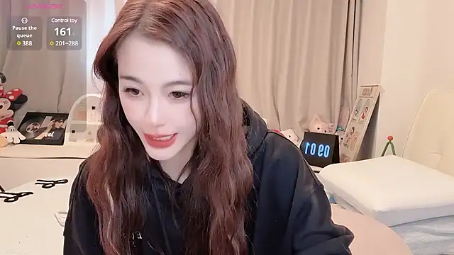 Snapshot of Neyllar chatting on 24, 2, 2025 Neyllar online show from 24, 2, 2025