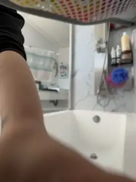 Sweetleeahxx online show from 8, 4, 2026