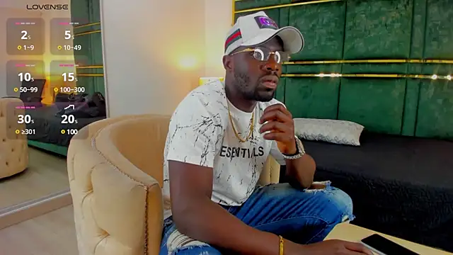 Latrellx7 online show from 3, 2, 2025