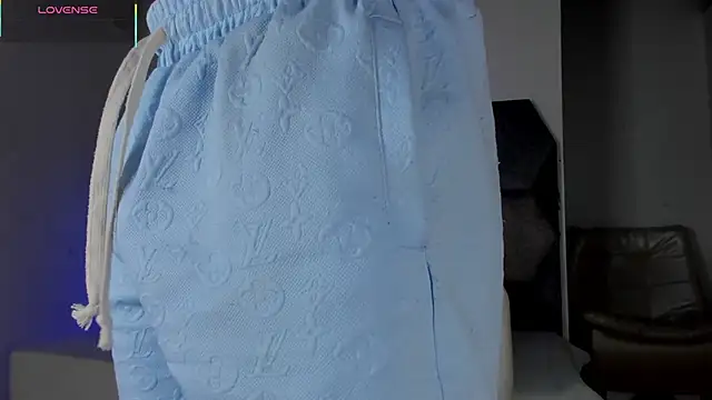 Latrellx7 online show from 15, 4, 2026