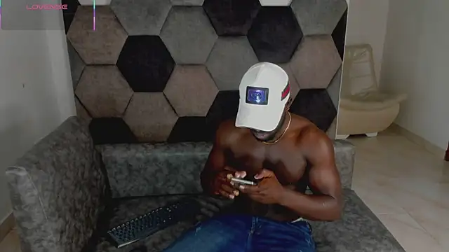 Snapshot of Latrellx7 chatting on 8, 6, 2026 Latrellx7 online show from 8, 6, 2026