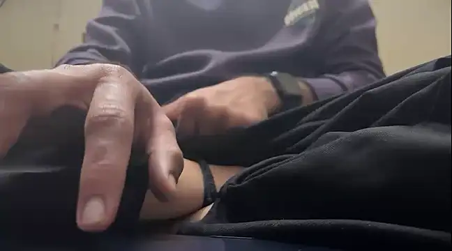 Snapshot of SexMachine1069 chatting on 20, 1, 2025 SexMachine1069 online show from 20, 1, 2025