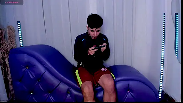 Yourslust  online show from 5, 12, 2025