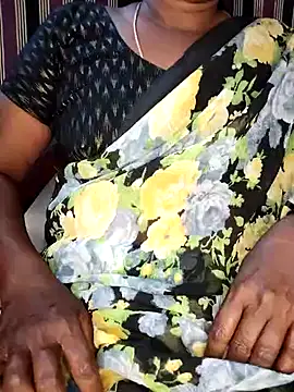 Snapshot of Indiandolly23 chatting on 5, 3, 2025 Indiandolly23 online show from 5, 3, 2025