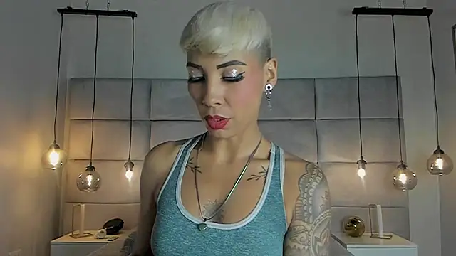 MiaMorgan  online show from 8, 2, 2025