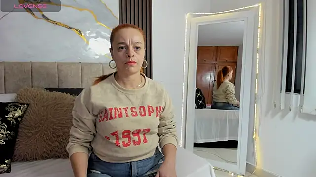 Snapshot of cristalwalker__ chatting on 19, 6, 2026 cristalwalker online show from 19, 6, 2026