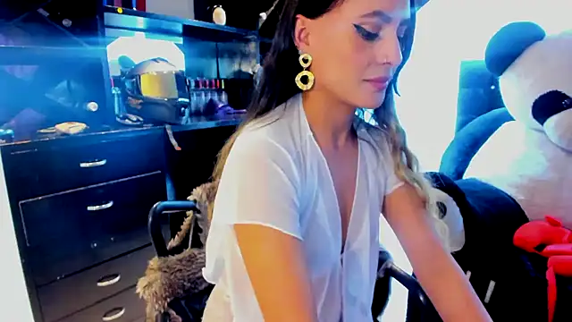 Snapshot of Coral_Gibson chatting on 1, 2, 2025 Coral Gibson online show from 1, 2, 2025
