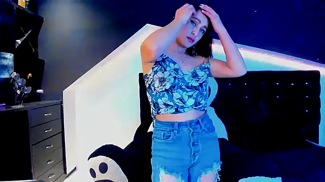 Snapshot of Coral_Gibson chatting on 3, 2, 2025 Coral Gibson online show from 3, 2, 2025