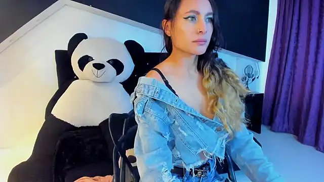 Snapshot of Coral_Gibson chatting on 12, 2, 2025 Coral Gibson online show from 12, 2, 2025