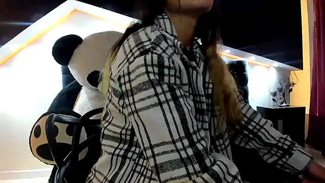 Snapshot of Coral_Gibson chatting on 14, 2, 2025 Coral Gibson online show from 14, 2, 2025