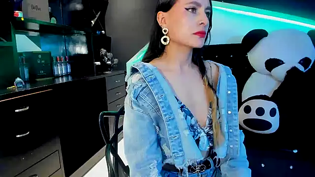 Snapshot of Coral_Gibson chatting on 7, 3, 2025 Coral Gibson online show from 7, 3, 2025