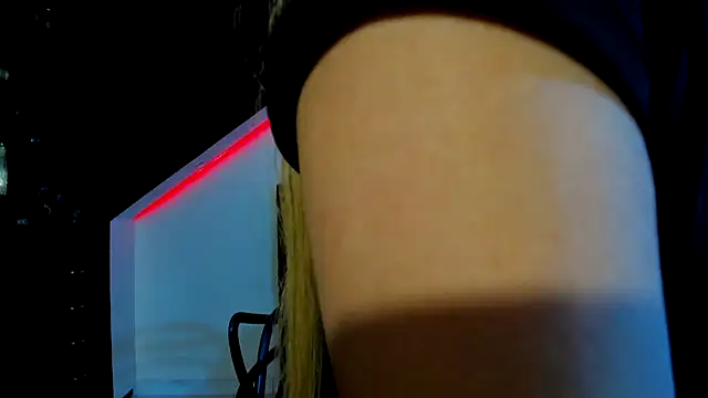 Snapshot of Coral_Gibson chatting on 8, 3, 2025 Coral Gibson online show from 8, 3, 2025