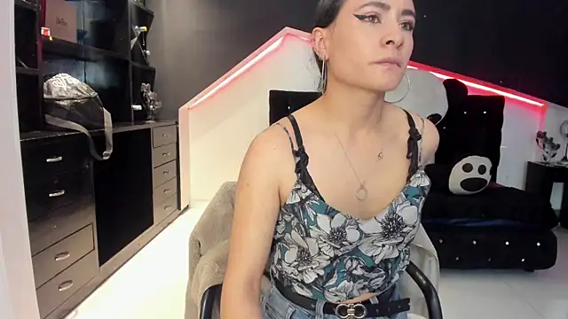 Snapshot of Coral_Gibson chatting on 11, 9, 2025 Coral Gibson online show from 11, 9, 2025