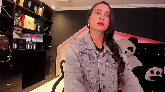Snapshot of Coral_Gibson chatting on 9, 7, 2026 Coral Gibson online show from 9, 7, 2026