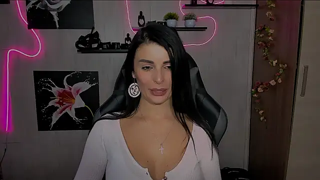 KayWuds online show from 8, 12, 2024