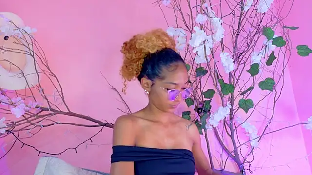 Charlotte Love10 online show from 5, 4, 2026