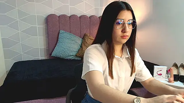 Aly Cute  online show from 2, 12, 2024