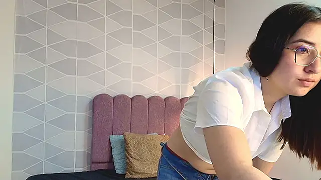 Aly Cute  online show from 2, 12, 2024