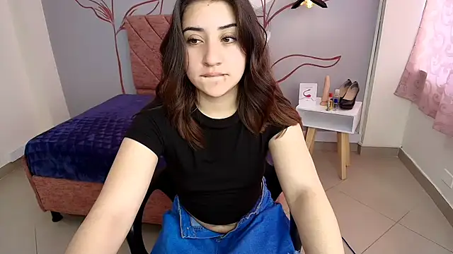 Aly Cute  online show from 18, 1, 2025