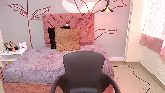 Aly Cute  online show from 25, 2, 2025