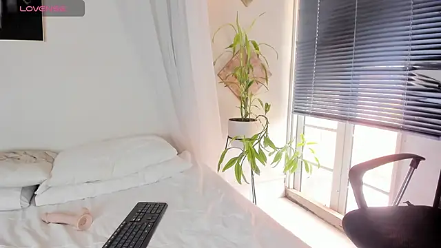 Cristal Cutte online show from 24, 12, 2024