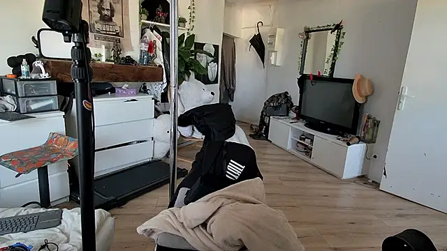 CeriseLapine online show from 20, 11, 2025