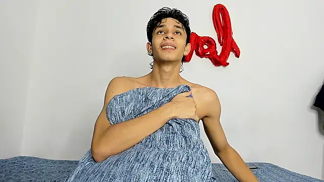 Snapshot of evanscollins chatting on 4, 10, 2025 evanscollins online show from 4, 10, 2025